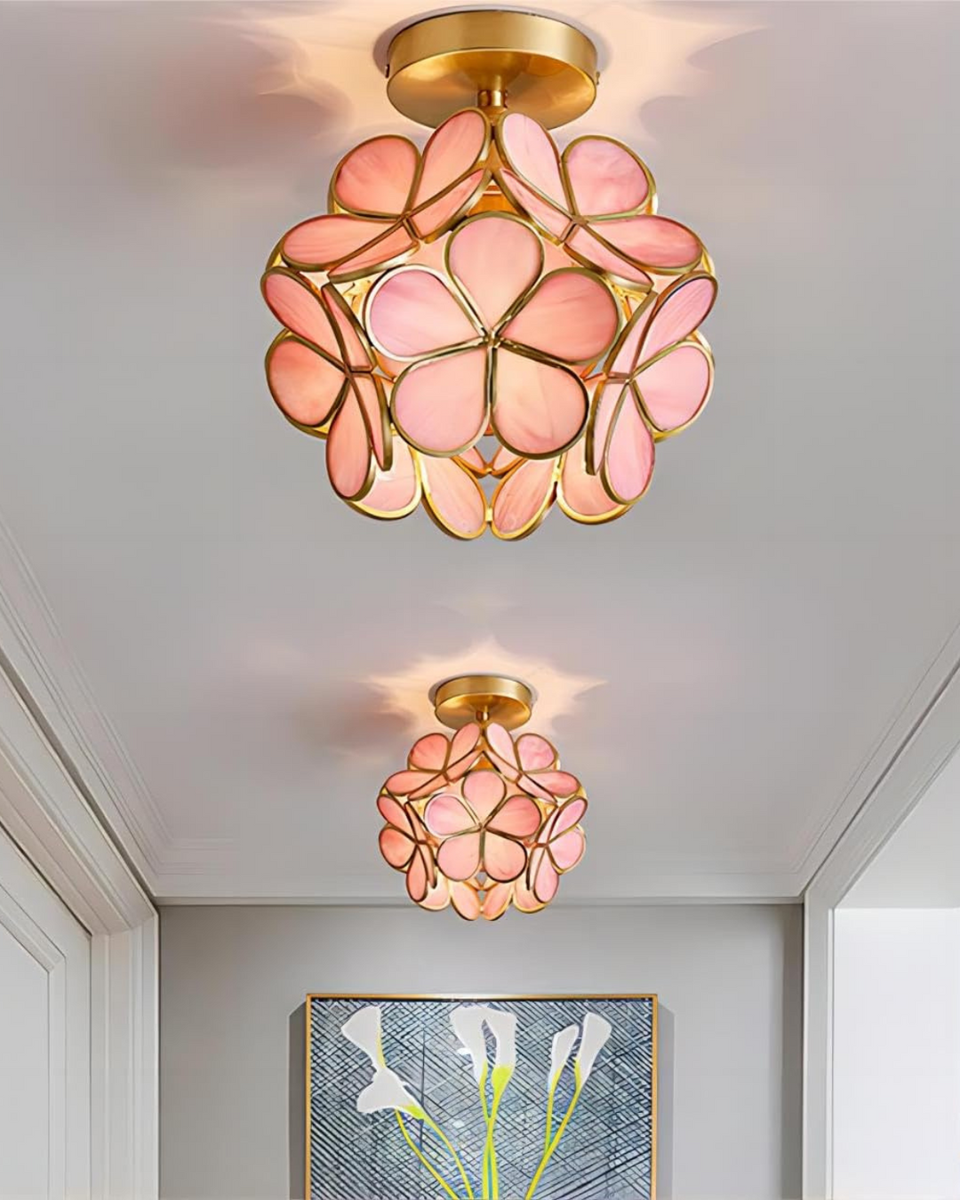 Sfeervolle acryl plafondlamp 'Bloem', zorgt voor een elegante lichtinval.