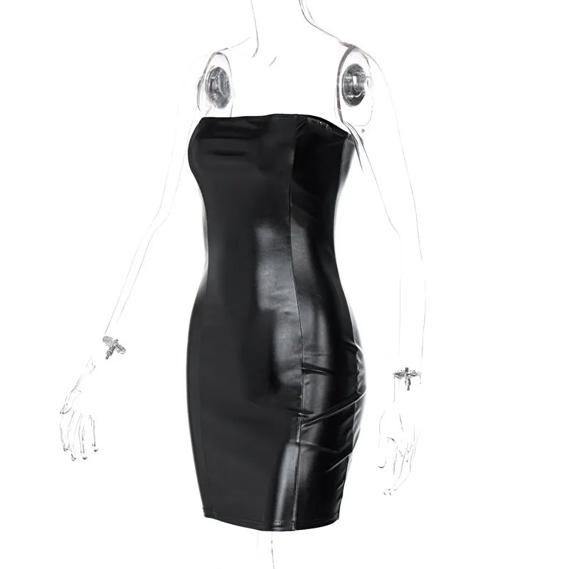 Elegante zwarte strapless dames mini-jurk. Een sexy feestjurk, ideaal voor een speciale gelegenheid.