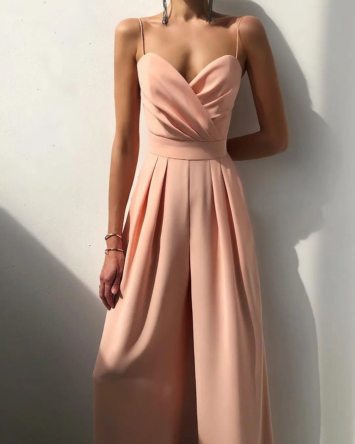 Zomerse dames jumpsuit van Hoymans, mouwloos met wijde pijpen en flatterende hoge taille.