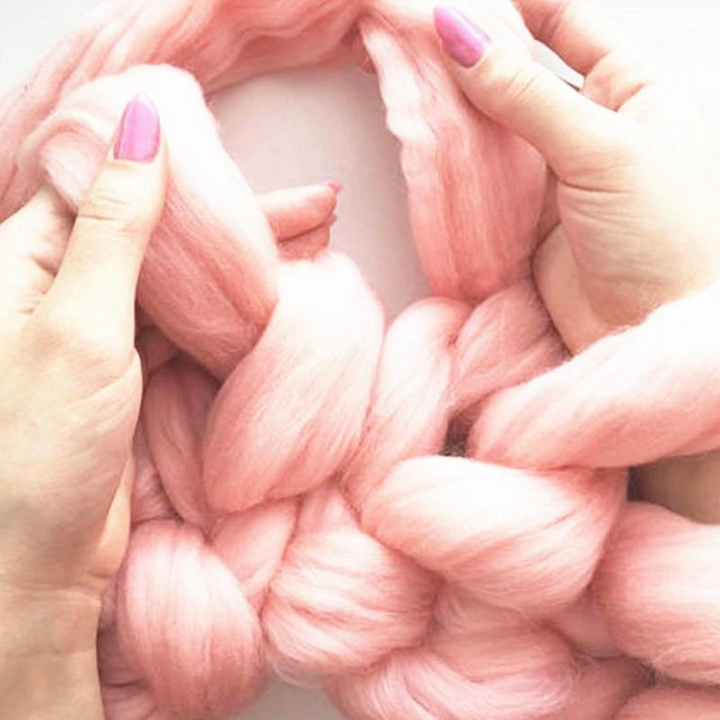 Compleet doe-het-zelf pakket voor een zacht fleece winterkleed. Inclusief alle benodigdheden om te knutselen.