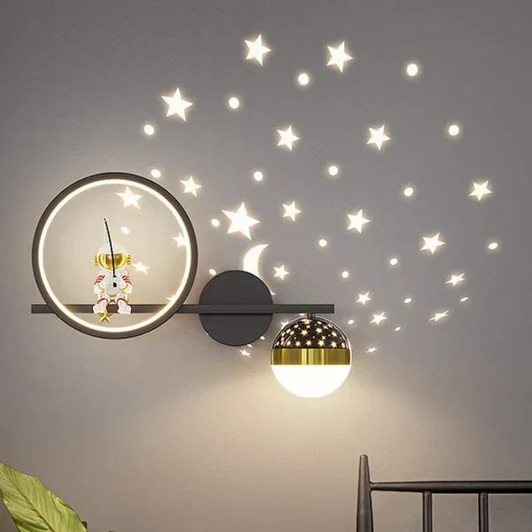 Duurzame GlowNest kinderlamp met energiezuinige driekleuren LED, perfect voor de babykamer.