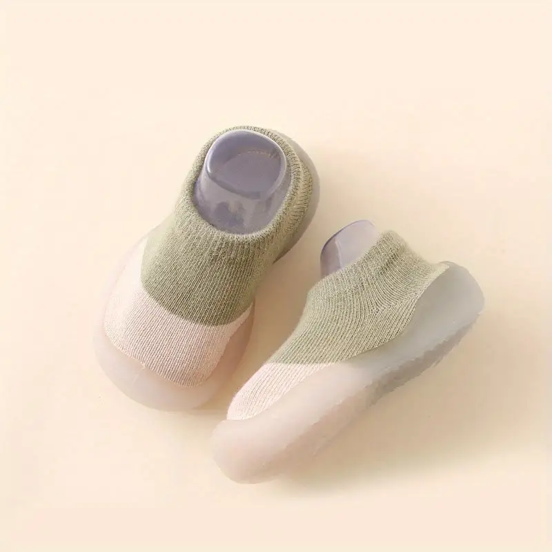 Veilige anti-slip barefoot kinderschoenen, ideaal voor binnen en buiten spelen.