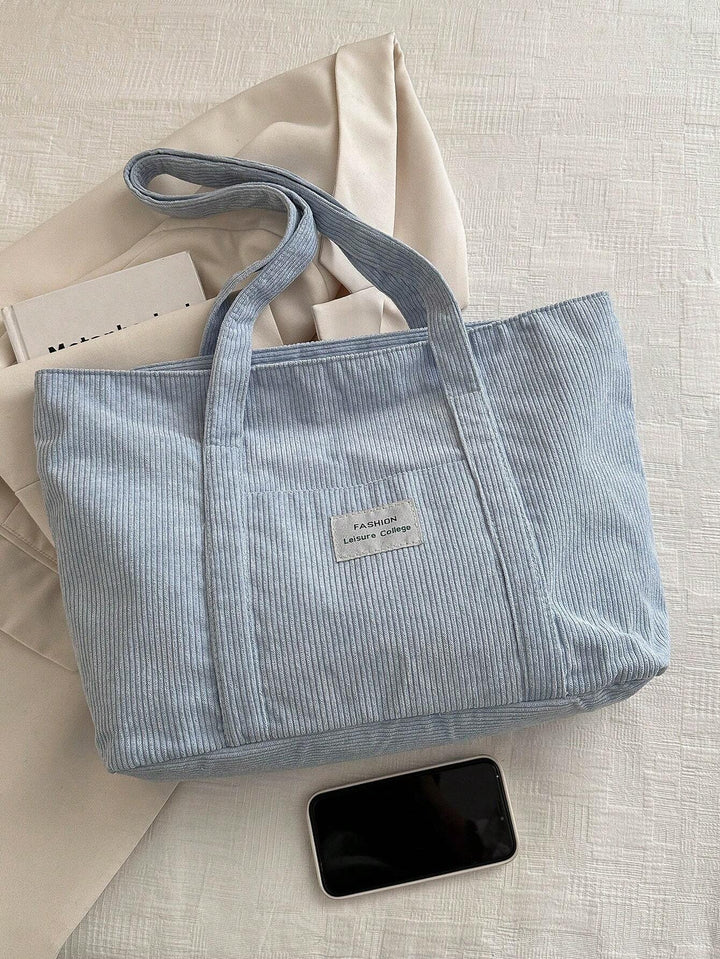 Dagelijkse corduroy tas, een ruime tote bag die comfortabel als schoudertas draagt.