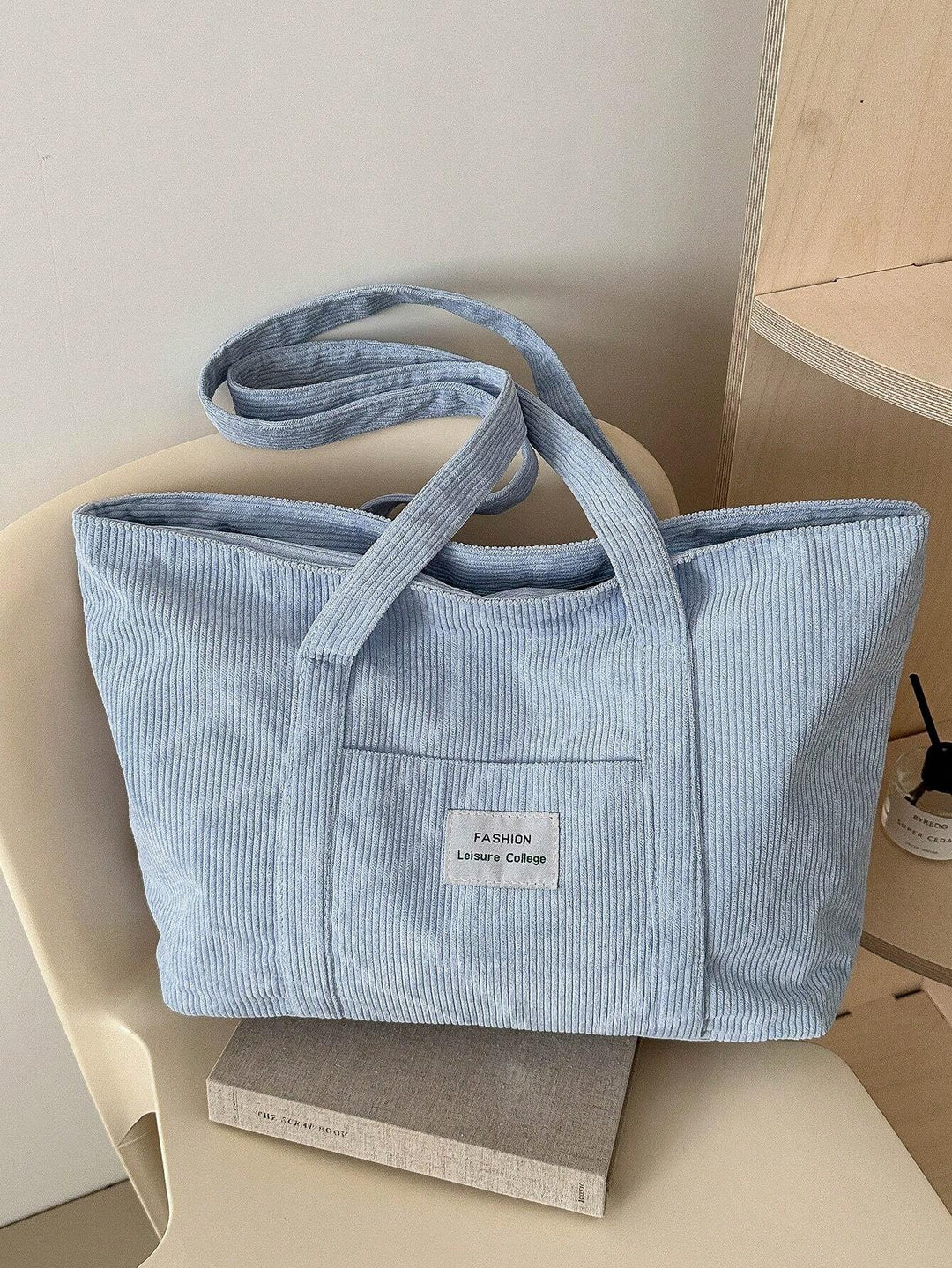 Grote corduroy tote bag, ideale ruime schoudertas voor dagelijks gebruik of als studententas.