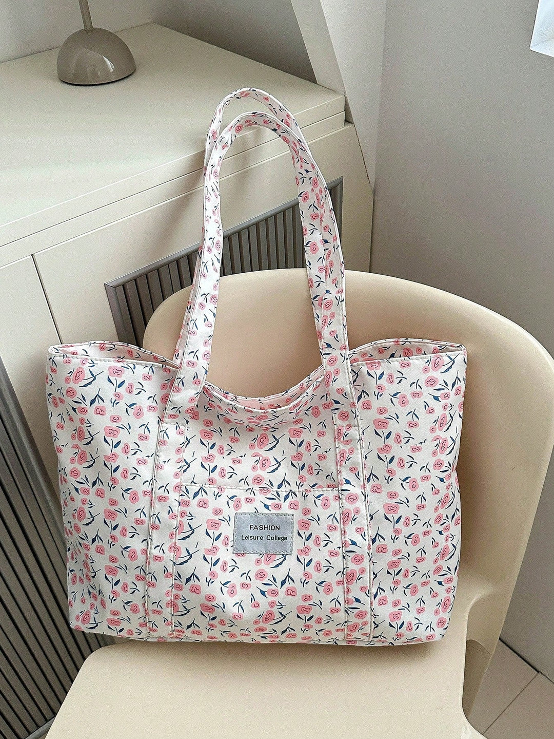 Trendy corduroy schoudertas, ruime totebag in retro stijl, ideaal voor de stad.