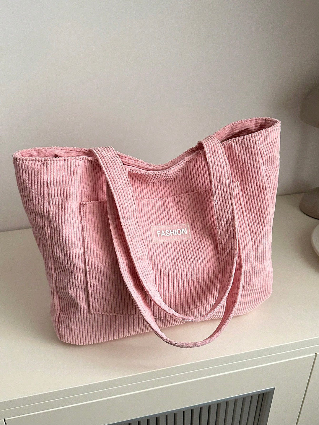 Ruime corduroy schooltas, praktisch en stijlvol, perfect voor studenten en dagelijks gebruik.