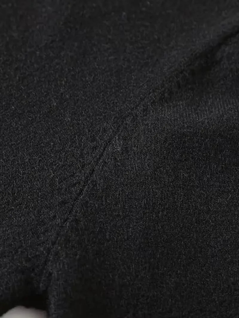 Comfortabele zwarte heren coltrui, warme wintertrui met lange mouwen, stijlvol design.