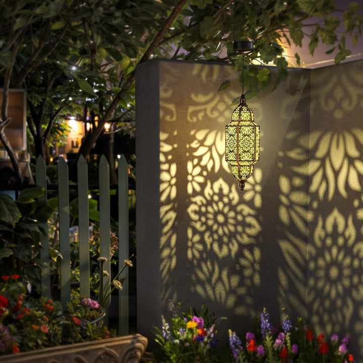 Elegant metalen Marokkaanse sfeerlantaarn met solar LED, perfect als terrasverlichting.