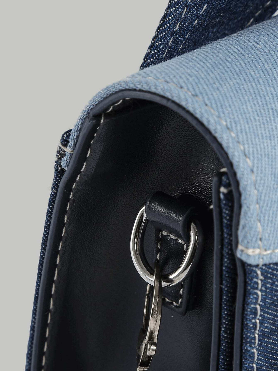 Praktische commuter tas van denim, dames schoudertas in casual stijl, modebewust.