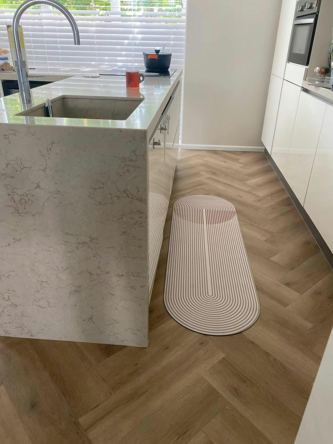 Hoogwaardige absorberende keukenmat DryLane, antislip en duurzaam; perfect voor een hygiënische en droge keuken.