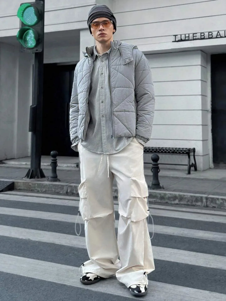 Stijlvol grijs heren pufferjack met capuchon. Stevige, comfortabele casual jas, perfect voor herfst & winter.