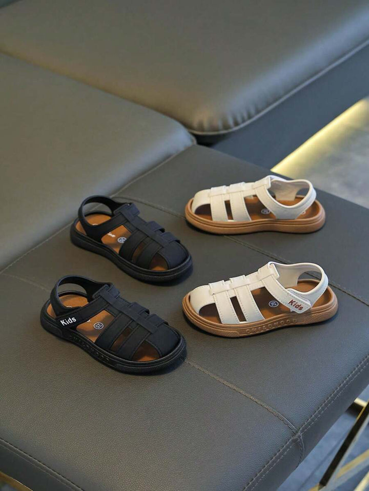 Dichte kindersandalen met gesloten neus voor optimale bescherming & comfort. Ideaal voor speelse voeten.
