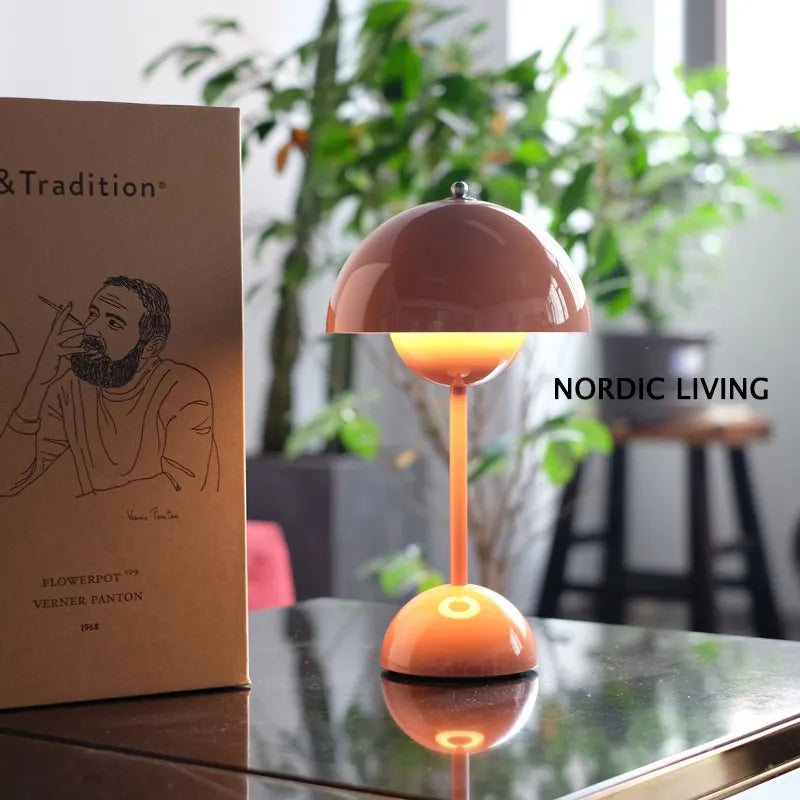 Trendy paddestoellamp MushLuxe, dimbare LED tafellamp voor moderne woonkamer sfeerverlichting.