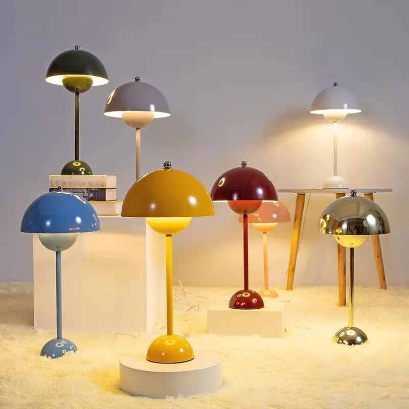 Moderne dimbare LED paddestoellamp MushLuxe, USB-voeding voor flexibele sfeerverlichting interieur.
