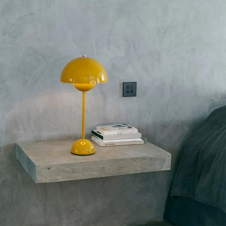 Luxueuze paddestoellamp MushLuxe, design tafellamp creëert warme sfeerverlichting in elk interieur.