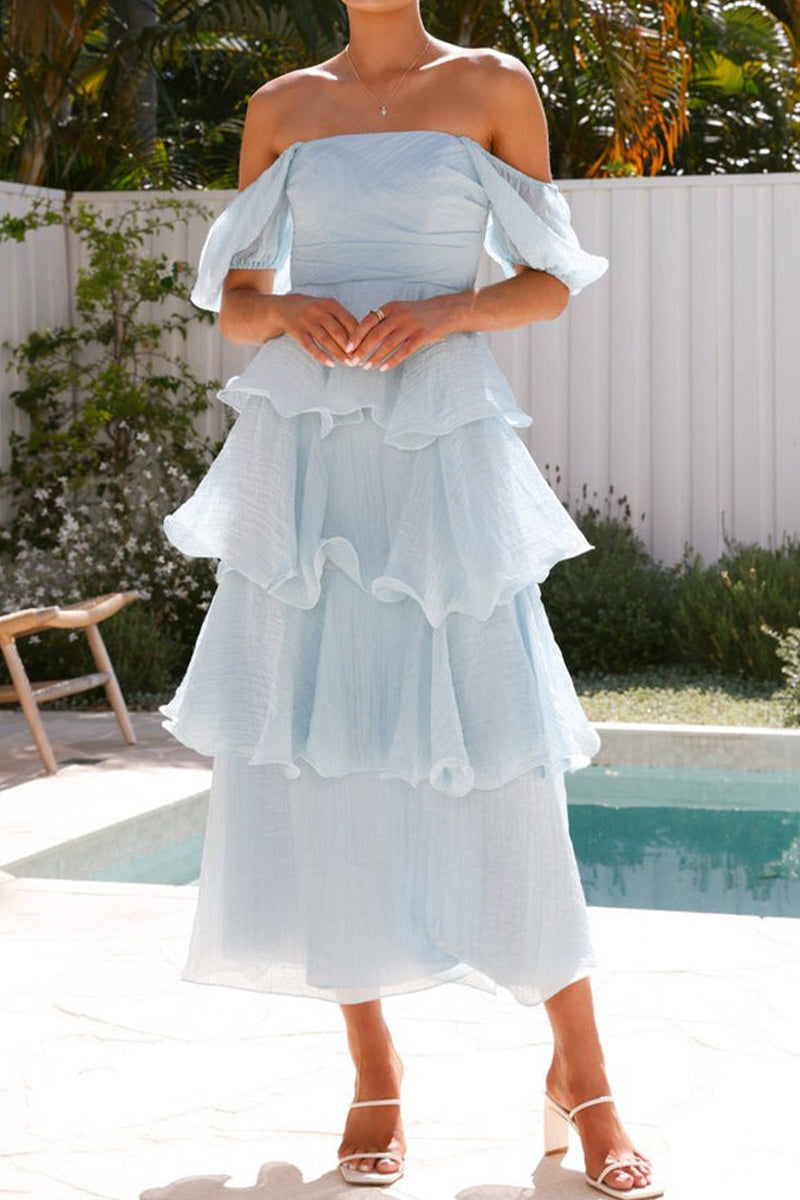 Trendy dames zomerjurk: gelaagde midi-jurk met off-shoulder en ruches, voor een stijlvolle look.