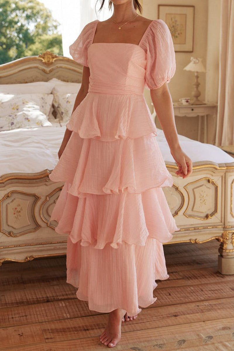 Vrouwelijke gelaagde midi-jurk met off-shoulder en ruches, luchtig en comfortabel voor elke gelegenheid.