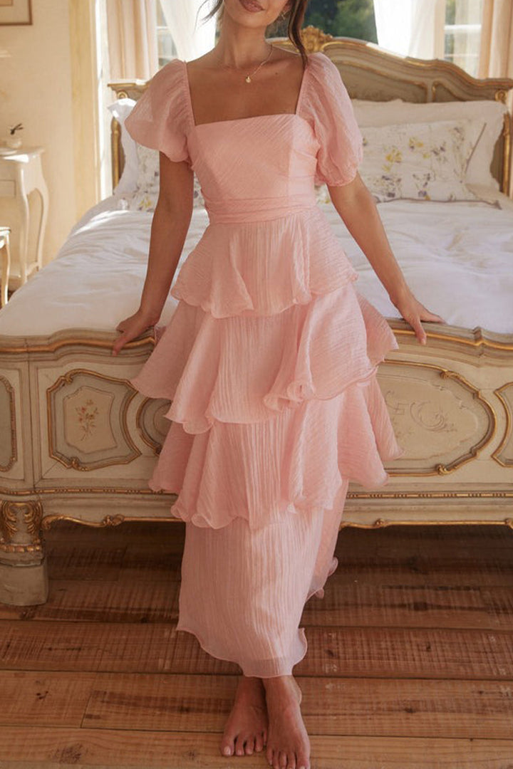 Stijlvolle dames jurk: gelaagde midi-jurk met off-shoulder hals en elegante ruches, voor een unieke look.