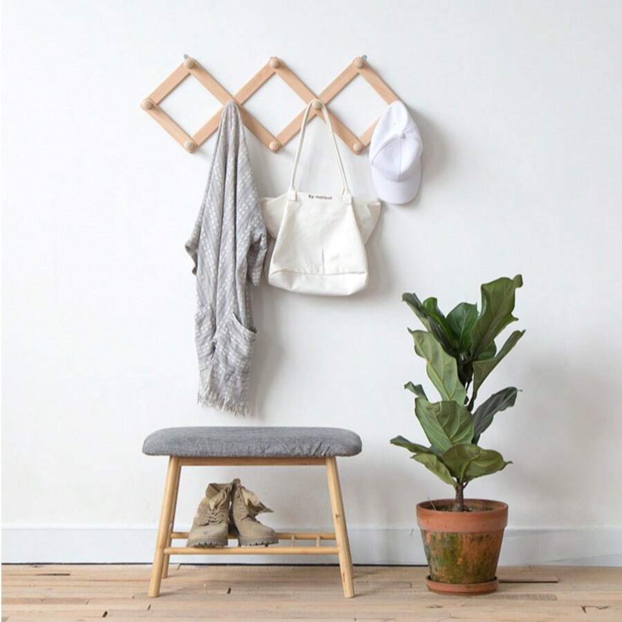 Uitschuifbare bamboe wandhaak met 10 haken, ideaal voor garderobe en halorganisatie. Natuurlijk en functioneel.