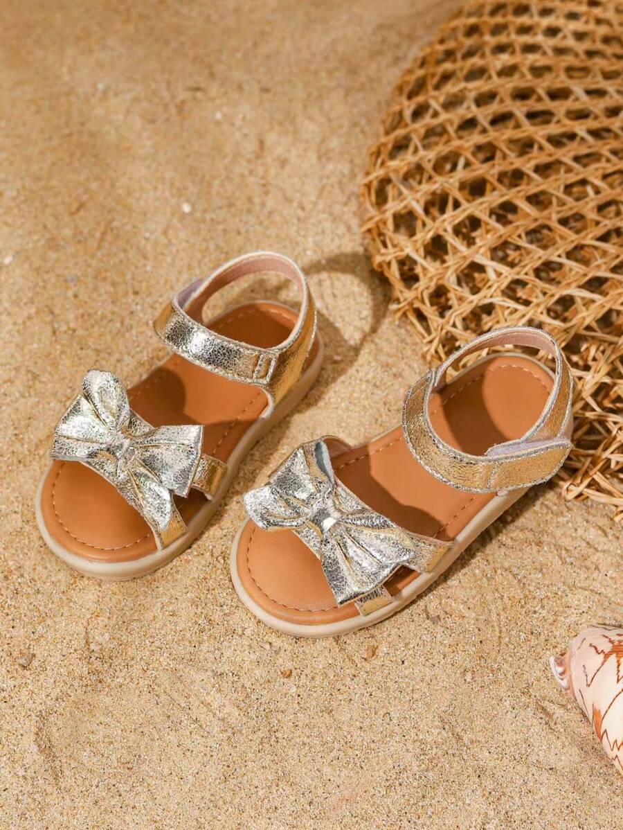 Gele zomerschoenen: meisjes prinsessensandalen met elegante strik, comfortabel en speels.