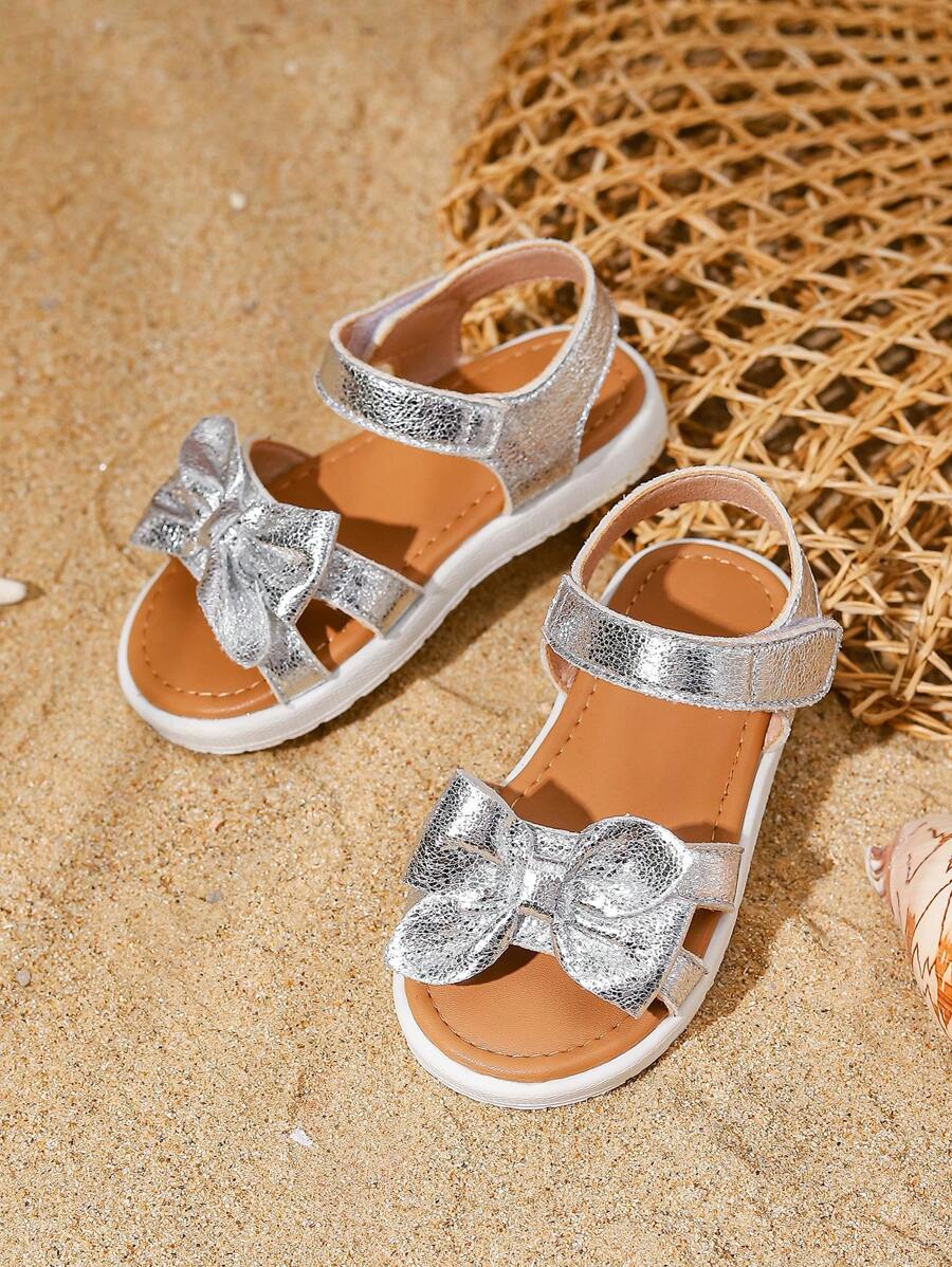 Groene prinsessensandalen voor meisjes, met speelse strik en comfortabel klittenband, perfect voor peuters.