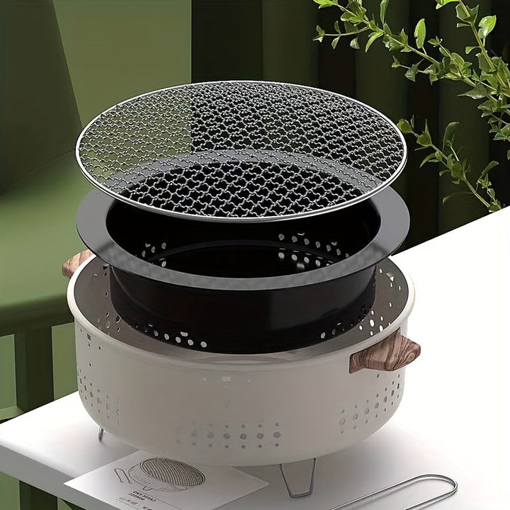 Makkelijk opvouwbare RVS houtskoolgrill, klaar voor elk buitenavontuur, compact en draagbaar design.