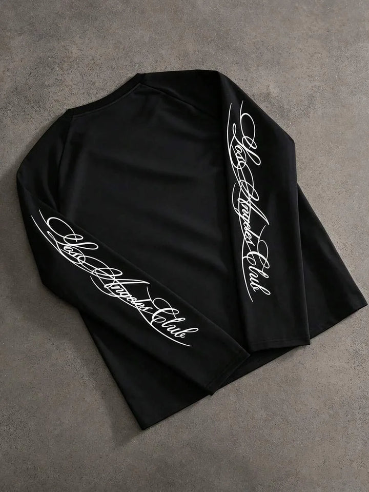 Comfortabele heren longsleeve met handgeschreven print. Perfecte streetwear voor lente en herfst.