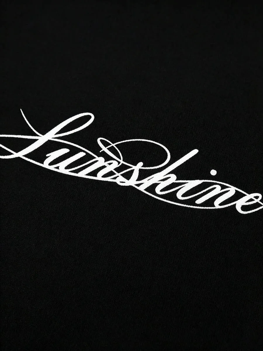 Streetwear heren longsleeve met een onderscheidende handgeschreven print. Comfortabel en stijlvol.