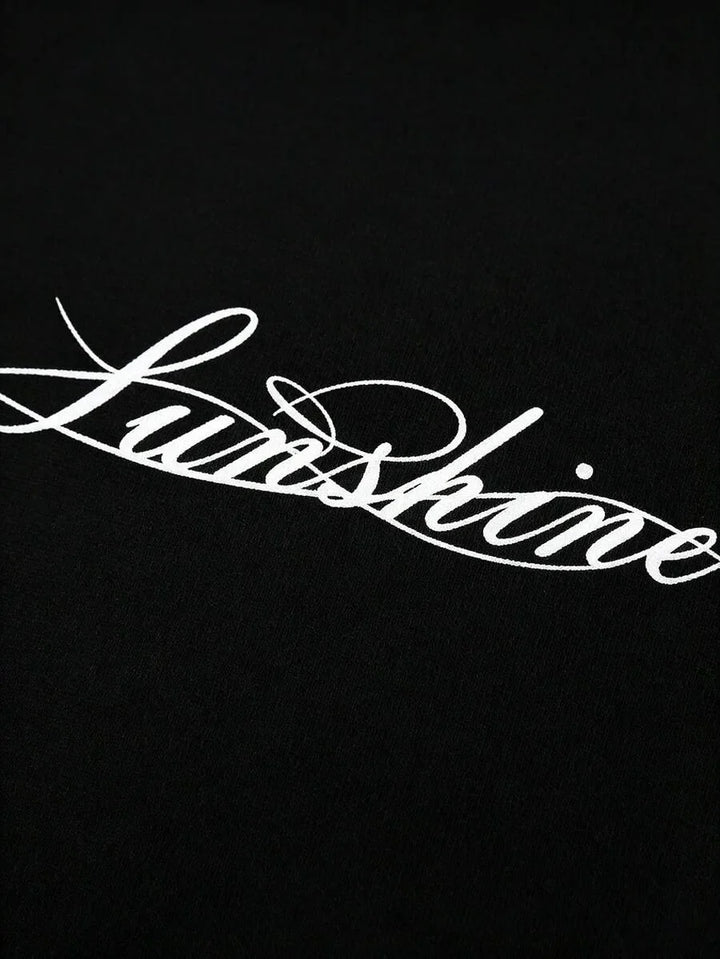 Streetwear heren longsleeve met een onderscheidende handgeschreven print. Comfortabel en stijlvol.