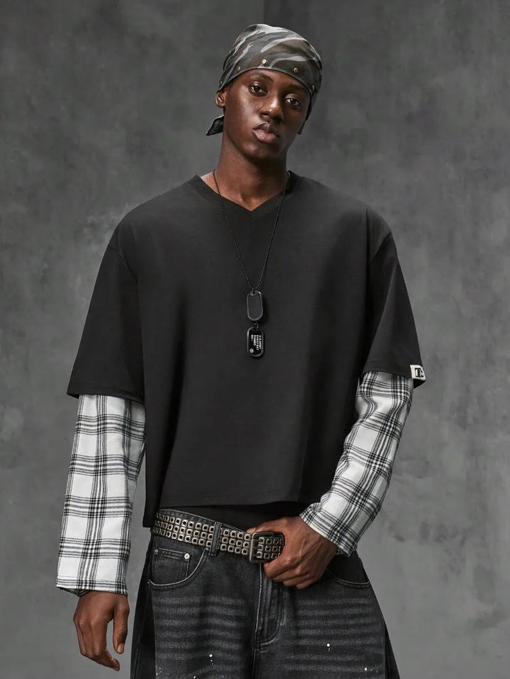 Stijlvol heren t-shirt met unieke plaid patchwork mouwen. Ideaal voor streetwear outfits.