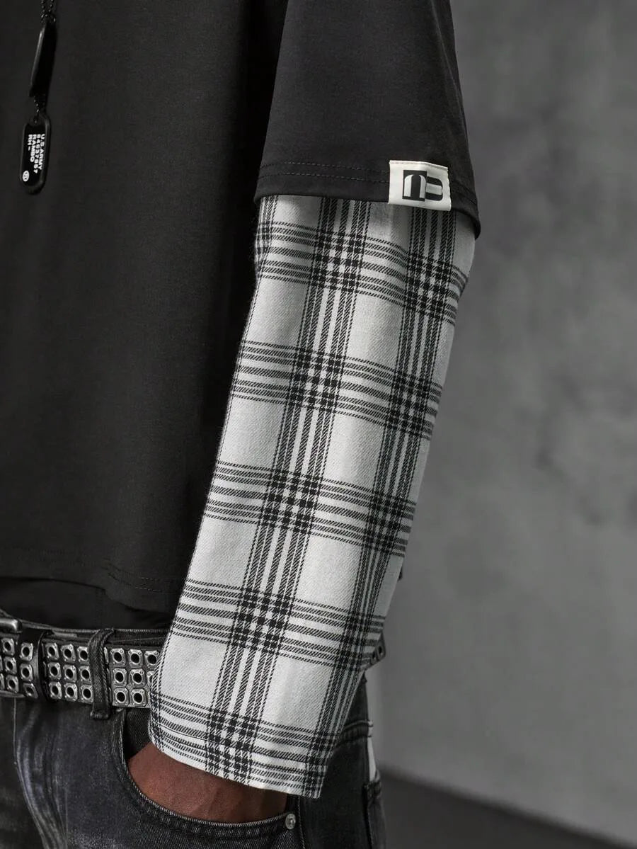 Modern heren t-shirt, regular fit, met plaid patchwork op de mouwen. Voor lente/herfst.