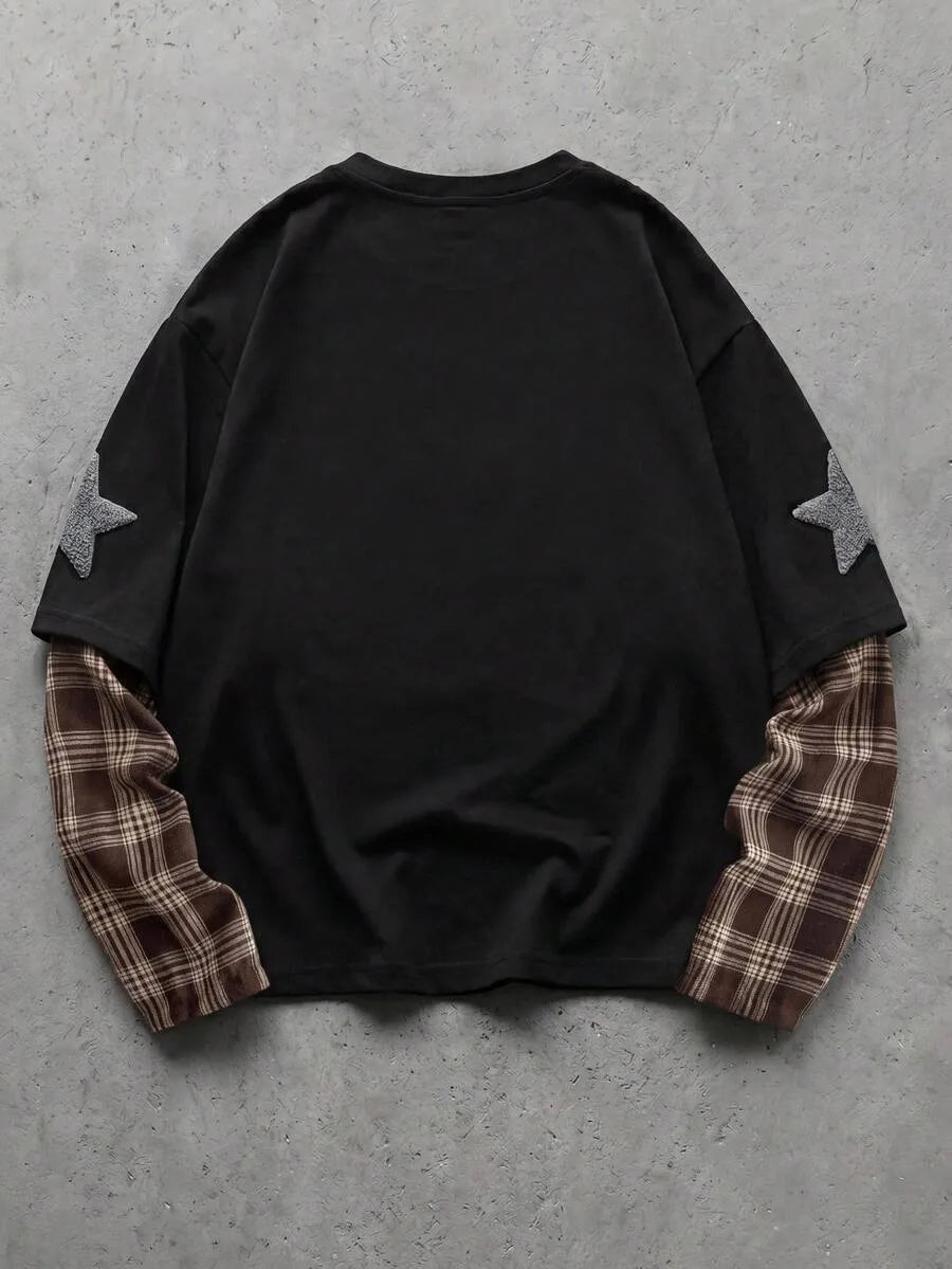 Streetwear heren t-shirt met opvallende plaid patchwork mouwen. Lange mouw, ronde hals.