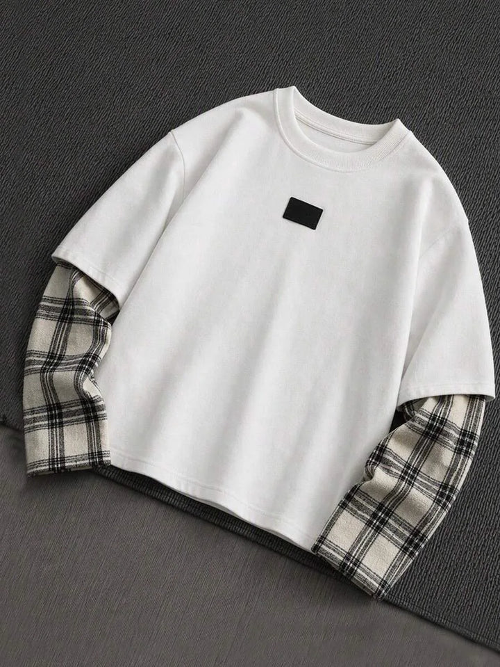 Comfortabel heren t-shirt met plaid patchwork mouwen. Lange mouw, ideaal voor casual outfits.