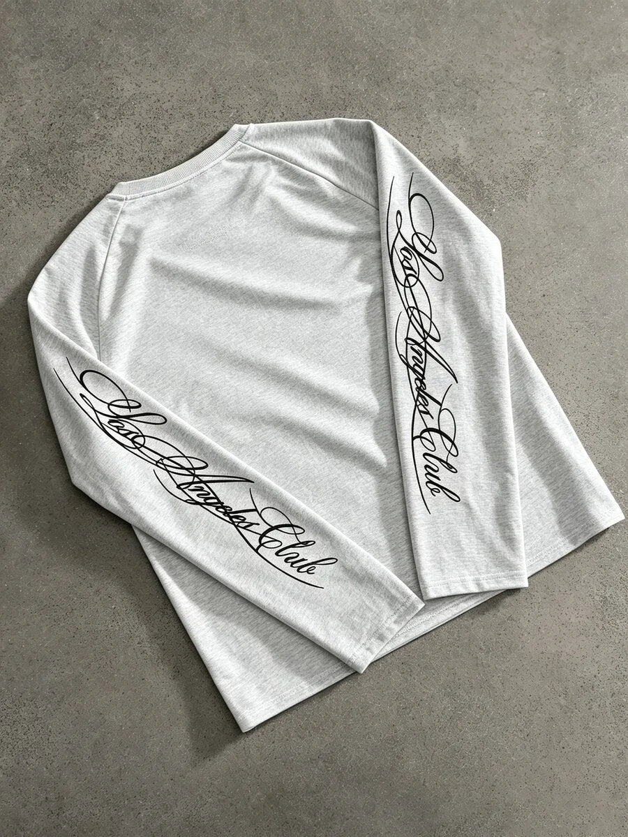 Heren longsleeve met handgeschreven print. Casual, regular fit en ideaal voor diverse outfits.