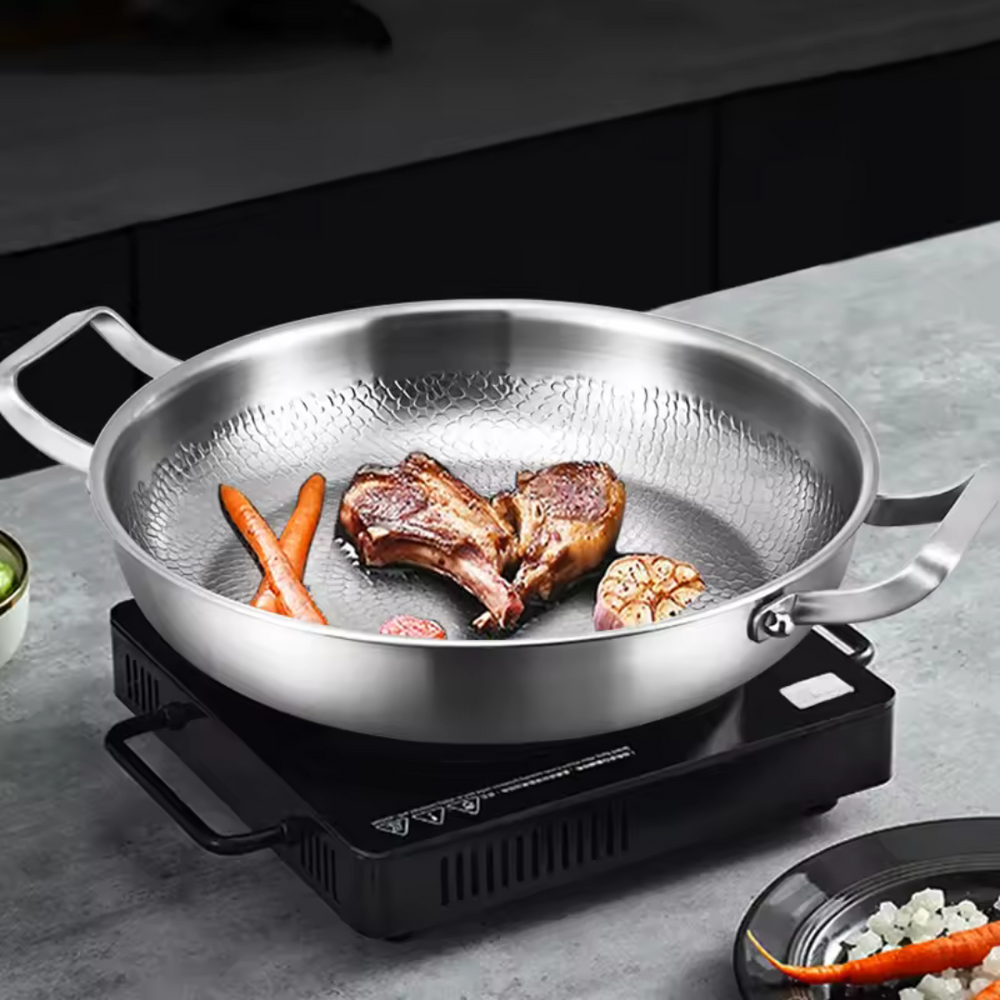 Gezonde titanium sautépan, vaatwasserbestendig en duurzaam metalen kookgerei voor dagelijks gebruik.