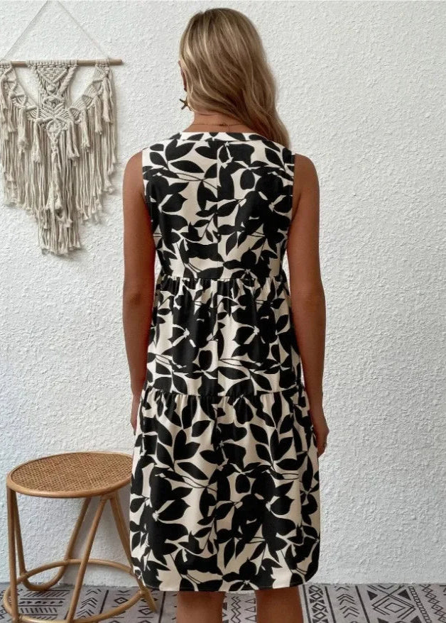 Stijlvolle en elegante dames zomerjurk met V-hals, perfect voor elke gelegenheid, van casual tot chic.