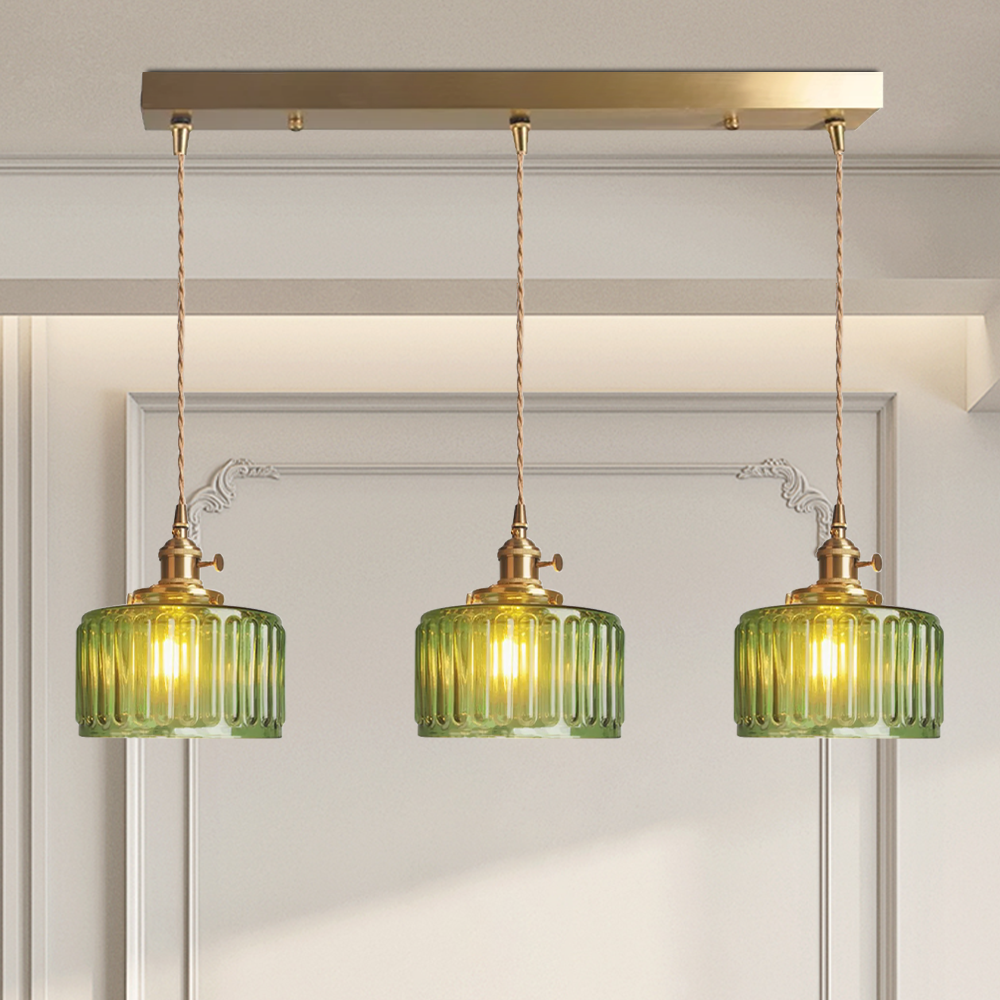 Glanzende Harrison hanglamp, een vintage kristal pronkstuk voor moderne en klassieke interieurs.