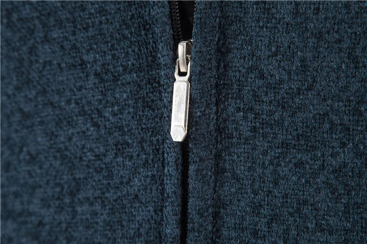Heren gebreid vest met lange mouwen, een onmisbaar item voor elke wintergarderobe.