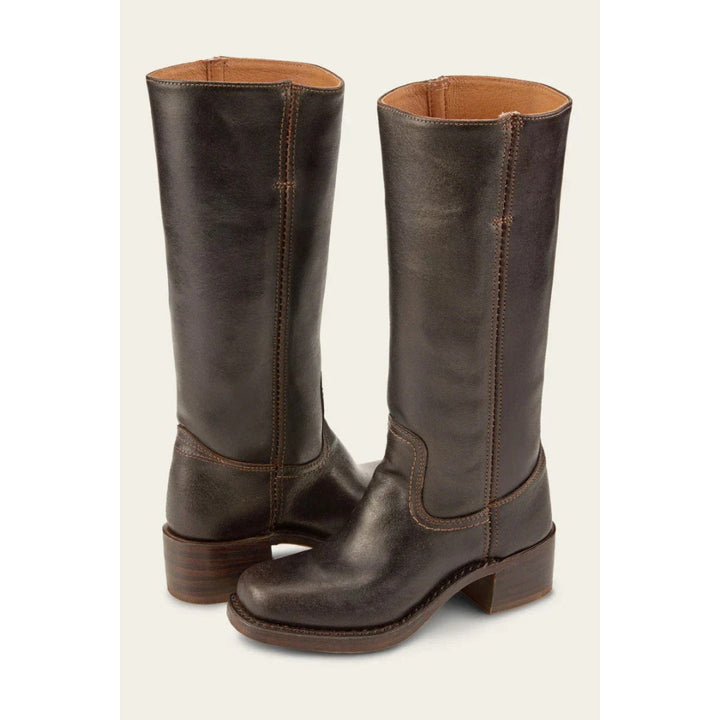 Zijzicht van de Naomi comfortlaarzen, kuithoog en van soepel leer voor dames. Ideaal voor herfst.