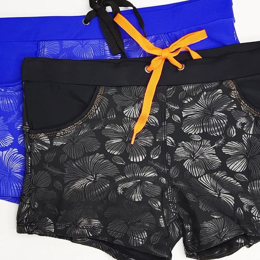 Essentiële zomerkleding: strakke heren zwemslip in blauw voor onbezorgd zwemplezier.