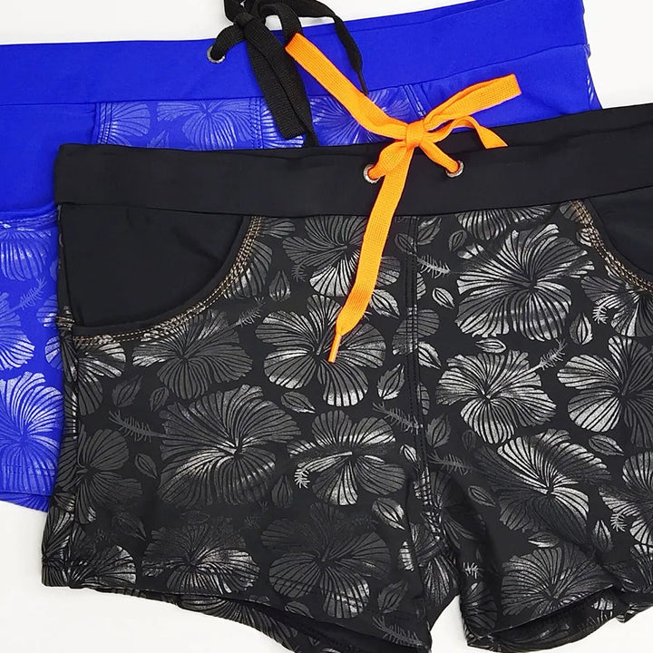 Essentiële zomerkleding: strakke heren zwemslip in blauw voor onbezorgd zwemplezier.
