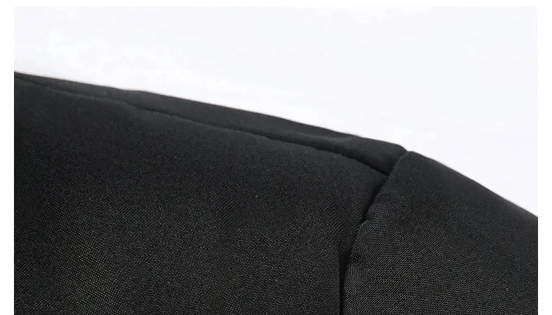 Heren winterparka met capuchon, hangend. Warme en waterafstotende winterkleding voor mannen.
