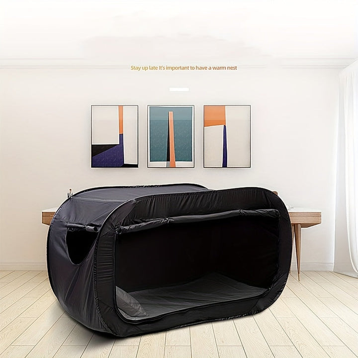 Compact opvouwbaar tentbed CozyNest, ideaal voor comfortabel slapen tijdens camping of buitenavonturen.