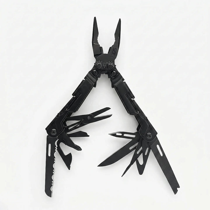 Gedetailleerde weergave van de veelzijdige 18-in-1 multitool met uitgevouwen tangen en mes.