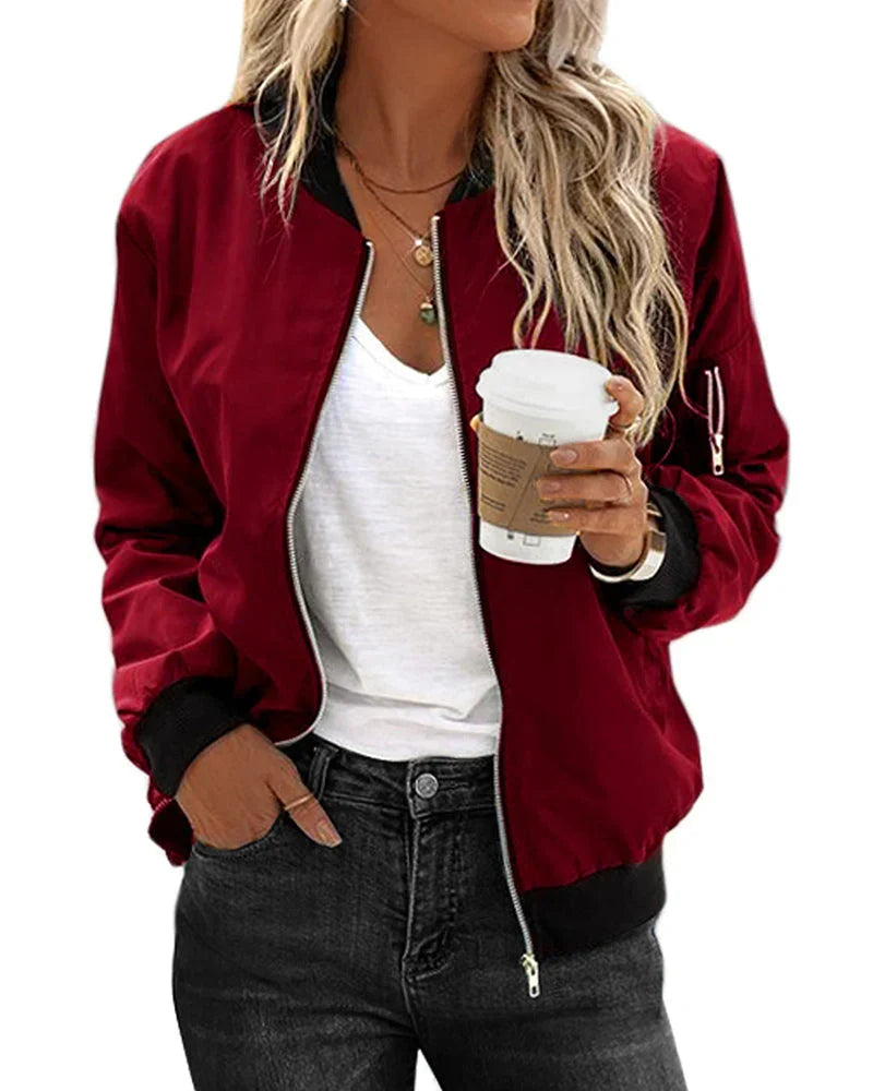 Trendy polyester dames bomberjack, een essentieel item voor je kledingkast.