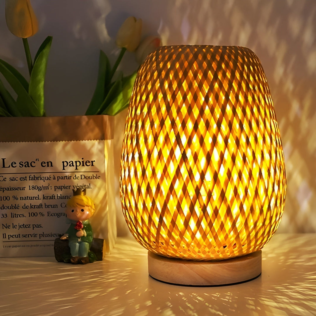 Natuurlijke bamboe tafellamp met USB-aansluiting, perfect als slaapkamerlamp of woonkamerlamp.