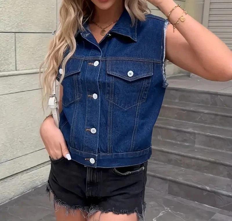 Chic en praktisch damesvest zonder mouwen, voorzien van zakken, ideaal voor een gelaagde outfit.