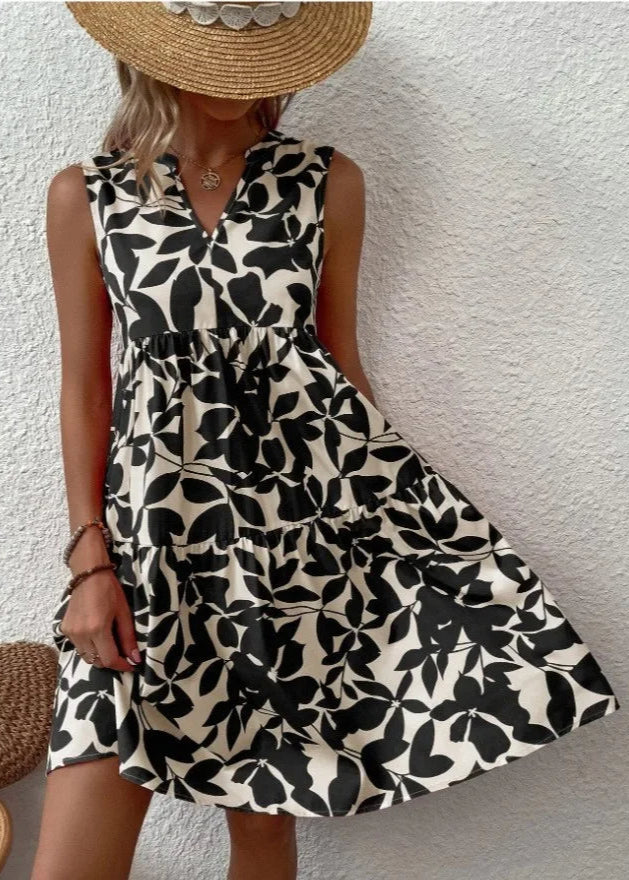 Casual damesjurk met V-hals, losvallend en ademend, ideaal voor een comfortabele zomerse look.