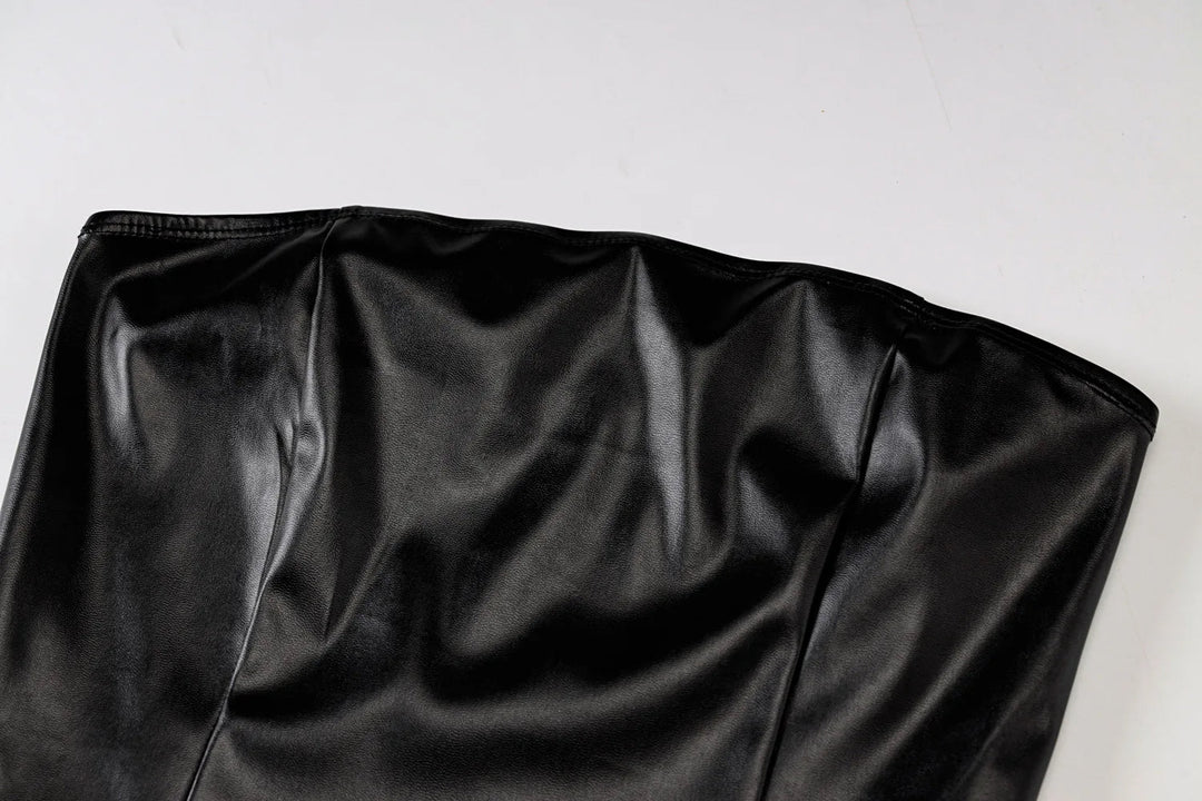 Dames feestjurk: zwarte strapless mini-jurk. Sexy design en slim fit voor een verleidelijke uitstraling.