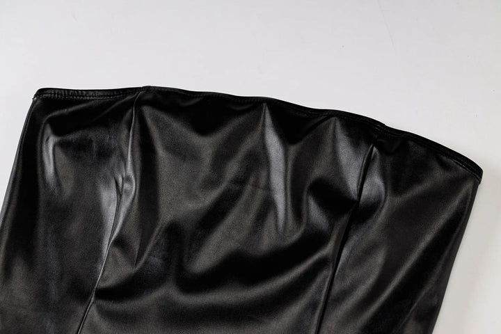 Dames feestjurk: zwarte strapless mini-jurk. Sexy design en slim fit voor een verleidelijke uitstraling.